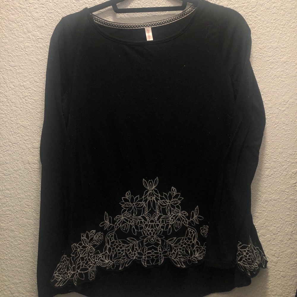 Long sleeve top with floral detail